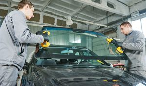 Don't-Replace-Your-Own-Windshield-at-Home.-Here's-Why