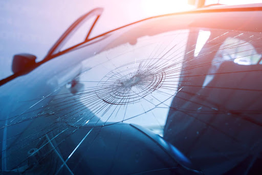 7 Things to do when you get a cracked windshield 